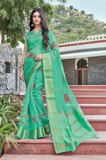 Attrective This Traditional Saree Are Fine Saree Paired With Blouse.This Saree And Blouse Are Organza Based Fabric With Wevon Designer With Digital Printed. Buy This Pretty Saree Now.