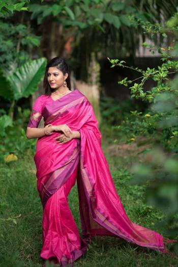 Stylist Looking This Fastival Saree Are Fine Saree Paired With Blouse.This Saree And Blouse Are Fancy Raw Silk Based Fabric With Designer Wevon Cheks And Temple Work. Buy This Pretty Saree Now.