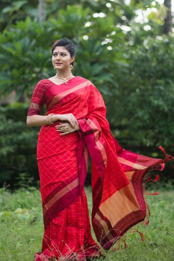 Stylist Looking This Fastival Saree Are Fine Saree Paired With Blouse.This Saree And Blouse Are Fancy Raw Silk Based Fabric With Designer Wevon Cheks And Temple Work. Buy This Pretty Saree Now.