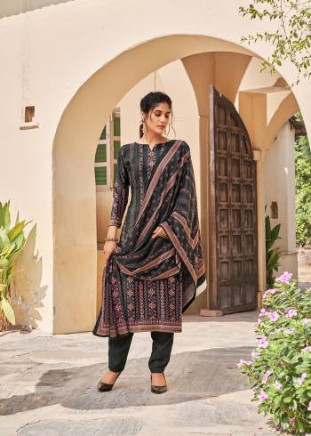 Looking This Designer Collection In Long Length Fine Color.Its Pretty Heavy Designer Digital Printed Top Is Velvet Based Paired With Pashmina Bottom And Velvet Fabricated Dupatta Which Gives An Attractive To The Suit.