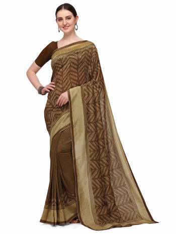 Garb This Fastival Saree Are Fine Saree Paired With Blouse.This Saree And Blouse Are Gadwal Silk Based Fabric With Designer Digital Printed With Khatli Outline Hand Work. Buy This Pretty Saree Now.