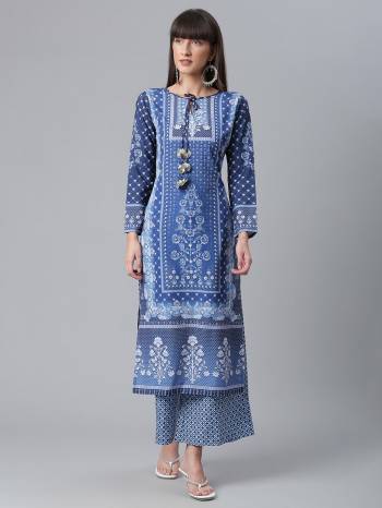 Attrective This Readymade Long Kurti With Bottom In Fine Color Fabricated On Crepe Beautified With Designer Printed. It Is Light In Weight And Easy To Carry All Day Long. 