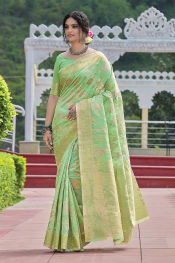 Attrective This Traditional Saree Are Fine Saree Paired With Blouse.This Saree And Blouse Are Linen Based Fabric With Heavy Wevon Designer Jari Work. Buy This Pretty Saree Now.