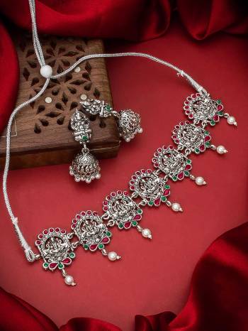 Heavy Looking To Your Personality By Pairing Up This Beautiful Necklace Set With Your Ethnic Attire. This Prtty Set Is In Silver Color Beautified With Temple Work. Buy Now.