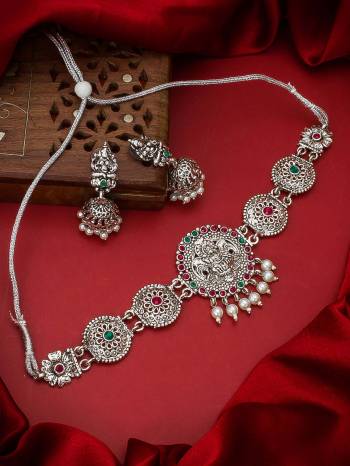 Heavy Looking To Your Personality By Pairing Up This Beautiful Necklace Set With Your Ethnic Attire. This Prtty Set Is In Silver Color Beautified With Temple Work. Buy Now.