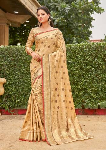 Attrective This Traditional Saree Are Fine Saree Paired With Blouse.This Saree And Blouse Are Cotton Handloom Based Fabric With Heavy Wevon Designer Work. Buy This Pretty Saree Now.