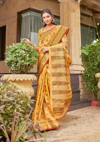Attrective This Traditional Saree Are Fine Saree Paired With Blouse.This Saree And Blouse Are Cotton Handloom Based Fabric With Heavy Wevon Designer Work. Buy This Pretty Saree Now.