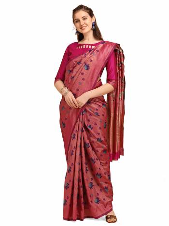 Stylist This Partywear Designer Saree Are Fine Saree Paired With Blouse.This Saree And Blouse Are Banarasi Cotton Based Fabric With Designer Weaving With Printed. Buy This Pretty Saree Now.