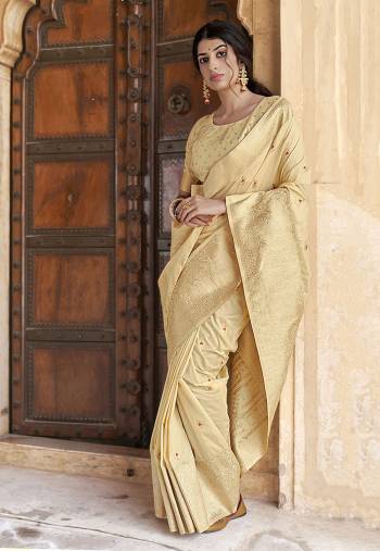 Looking This Stylist Partywear Saree Are Fine Saree Paired With Blouse.This Saree And Blouse Are Silk Fabric With Heavy Designer Weaving Work. Buy This Pretty Saree Now.