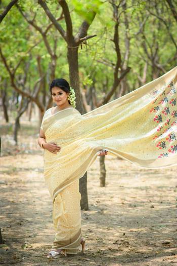 Looking This Designer Partywear Saree Are Fine Saree Paired With Blouse.This Saree And Blouse Are Linen Based Fabric With Heavy Weaving Designer Work. Buy This Pretty Saree Now.