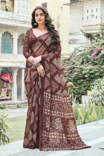 Attrective This Designer Saree Are Fine Saree Paired With Blouse.This Saree And Blouse Are Cotton Based Fabric With Looking Designer Printed. Buy This Pretty Saree Now.