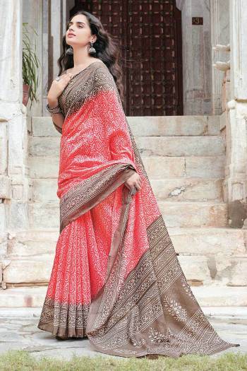 Attrective This Designer Saree Are Fine Saree Paired With Blouse.This Saree And Blouse Are Cotton Based Fabric With Looking Designer Printed. Buy This Pretty Saree Now.