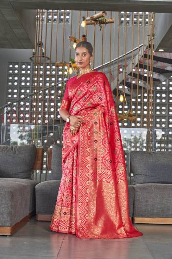 Stylist This Traditional Saree Are Fine Saree Paired With Blouse.This Saree And Blouse Are Poly Silk Based Fabric With Heavy Jacquard Designer Work. Buy This Pretty Saree Now.