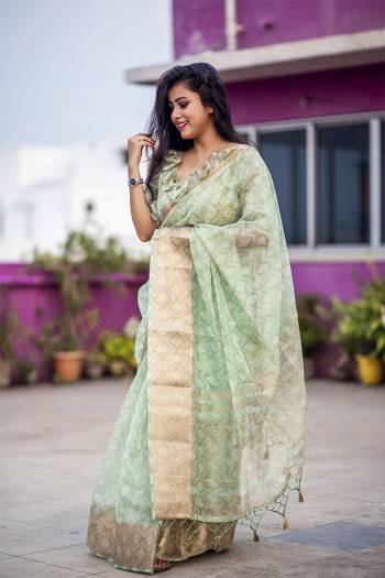 Looking This Designer Partywear Saree Are Fine Saree Paired With Blouse.This Saree And Blouse Are Organza Based Fabric With Heavy Wevon With Digital Printed. Buy This Pretty Saree Now.