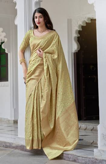 Garb This Stylist Partywear Saree Are Fine Saree Paired With Blouse.This Saree And Blouse Are Silk Fabric With Heavy Designer Weaving Work. Buy This Pretty Saree Now.