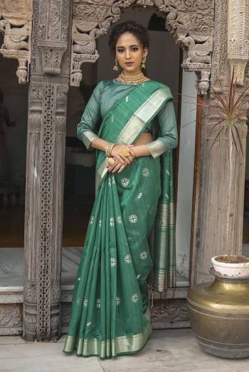 Stylist This Designer Saree Are Fine Saree Paired With Blouse.This Saree And Blouse Are Tassar Silk Based Fabric With Heavy Wevon Jari Border Butti Designer. Buy This Pretty Saree Now.