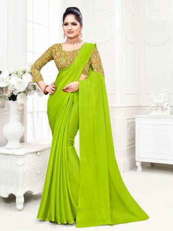 Attrective This Designer Saree Are Fine Saree Paired With Contrasted Blouse.This Saree Are Moss Chiffon And Blouse Are Net Based Fabric With Designer Printed. Buy This Pretty Saree Now.