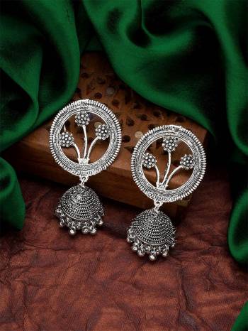 Attrective Look To Your Personality By Pairing Up This Beautiful Earring With Your Ethnic Attire. This Pretty Set Is In Fine Color Beautified With Traditional Work. Buy Now.