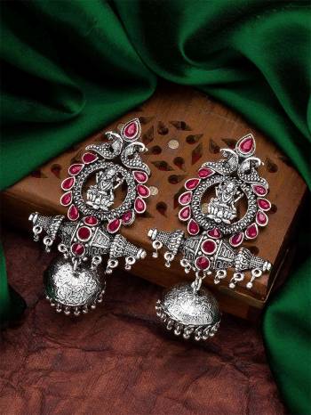 Attrective Look To Your Personality By Pairing Up This Beautiful Earring With Your Ethnic Attire. This Pretty Set Is In Fine Color Beautified With Kundan Work. Buy Now.