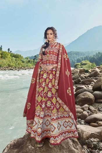 Attrective This Readymade Long Suits In Fine Color Fabricated On Top Are Killer Silk And Bottom Are Cotton Leggings With Dupatta Are Mul Cotton Beautified With Designer Patala Digital Printed Long Kali Style With Cancan. It Is Light In Weight And Easy To Carry All Day Long. 