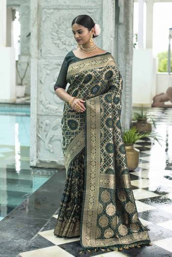 Garb This Traditional Saree Are Fine Saree Paired With Blouse.This Saree And Blouse Are Banarasi Silk Fabric With Heavy Designer Weaving Jacquard Work. Buy This Pretty Saree Now.