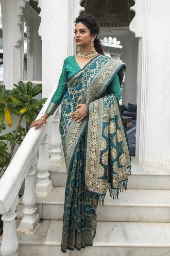 Garb This Traditional Saree Are Fine Saree Paired With Blouse.This Saree And Blouse Are Banarasi Silk Fabric With Heavy Designer Weaving Jacquard Work. Buy This Pretty Saree Now.