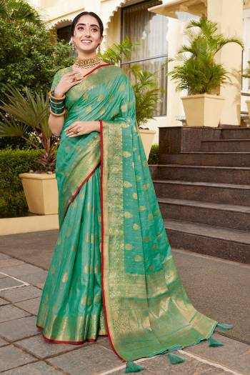 Attrective This Designer Saree Paired With Blouse.This Saree And Blouse Are Silk Based Fabric With Heavy Weaving Designer Work. Buy This Pretty Saree Now.