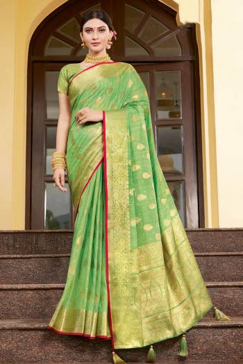 Attrective This Designer Saree Paired With Blouse.This Saree And Blouse Are Silk Based Fabric With Heavy Weaving Designer Work. Buy This Pretty Saree Now.