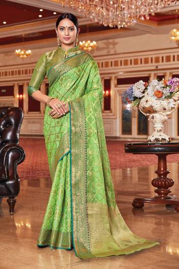 Garb This Designer Traditional Saree Are Fine Color Paired With Blouse.This Saree And Blouse Are Silk Based Fabric With Wevon Designer Work. Buy This Pretty Saree Now.