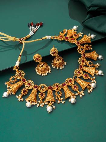 Attrective Traditional Looking To Your Personality By Pairing Up This Beautiful Nacklace With Your Ethnic Attire. This Pretty Set Is In Gold Color Beautified With Temple Work. Buy Now.