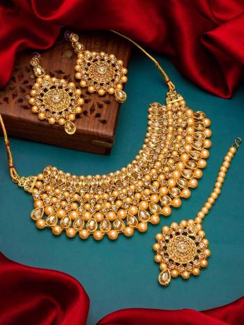 Looking To Your Personality By Pairing Up This Beautiful Nacklace With Your Ethnic Attire. This Pretty Set Is In Gold Color Beautified With Kundan Work. Buy Now.