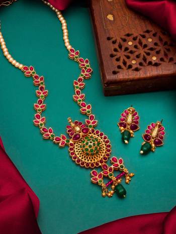 Looking To Your Personality By Pairing Up This Beautiful Nacklace With Your Ethnic Attire. This Pretty Set Is In Multi Color Beautified With Kundan Work. Buy Now.