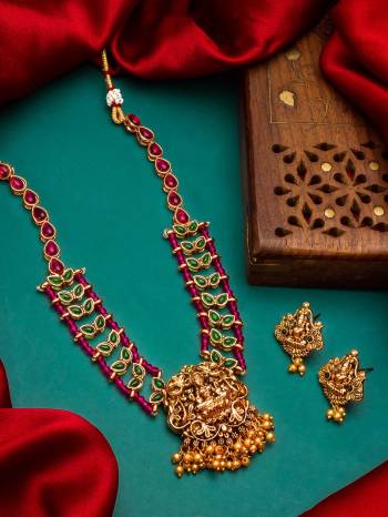 Looking To Your Personality By Pairing Up This Beautiful Nacklace With Your Ethnic Attire. This Pretty Set Is In Multi Color Beautified With Kundan Work. Buy Now.