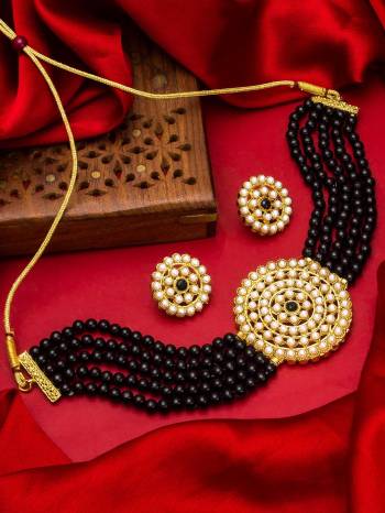 Looking To Your Personality By Pairing Up This Beautiful Nacklace With Your Ethnic Attire. This Pretty Set Is In Fine Color Beautified With Pearl Work. Buy Now.