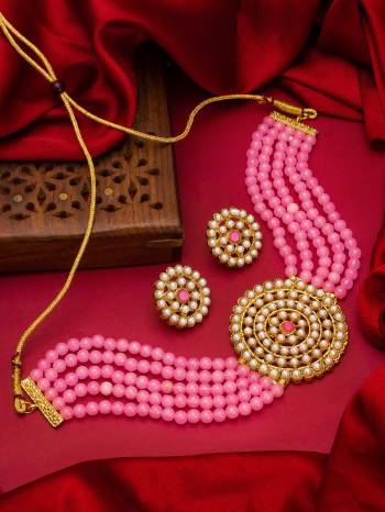 Looking To Your Personality By Pairing Up This Beautiful Nacklace With Your Ethnic Attire. This Pretty Set Is In Fine Color Beautified With Pearl Work. Buy Now.