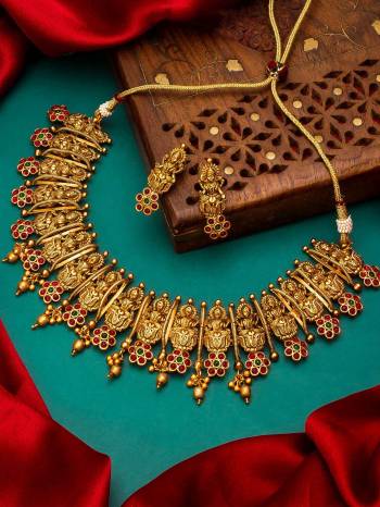 Looking To Your Personality By Pairing Up This Beautiful Nacklace With Your Ethnic Attire. This Pretty Set Is In Gold Color Beautified With Temple Work. Buy Now.