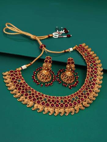 Looking To Your Personality By Pairing Up This Beautiful Nacklace With Your Ethnic Attire. This Pretty Set Is In Gold Color Beautified With Temple Work. Buy Now.