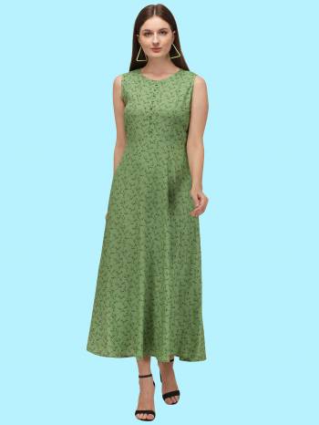 Grab This Readymade Long Kurti In Fine Color Fabricated On Rayon Beautified With Floral Printed. It Is Light In Weight And Easy To Carry All Day Long. 