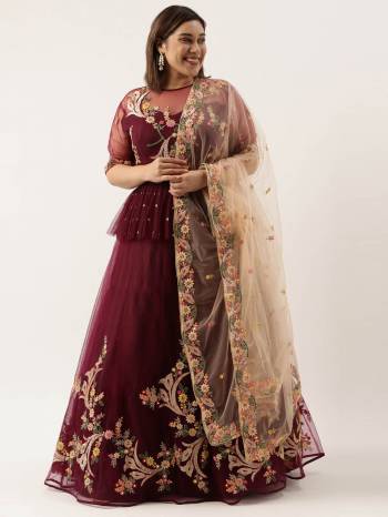 Garb This Wedding Partywear Heavy Designer Choli Fabric Are Net And Lahenga Net And Dupatta Net In Fabricated Beautified With Attrective Embroidery With Stone Work. Buy Now.