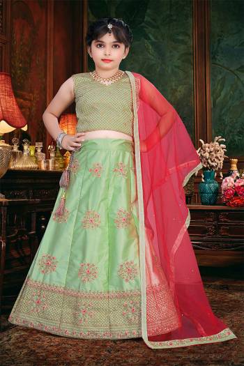 Attrective Looking Kidswear Readymade Heavy Designer Lehenga Choli In Fine Color Fabricated On Net And Dupatta Are Net Beautified With Heavy Attractive  Work. Buy Now