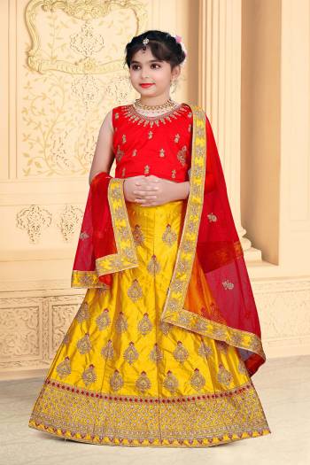 Attrective Looking Kidswear Readymade Heavy Designer Lehenga Choli In Fine Color Fabricated On Net And Dupatta Are Net Beautified With Heavy Attractive  Work. Buy Now