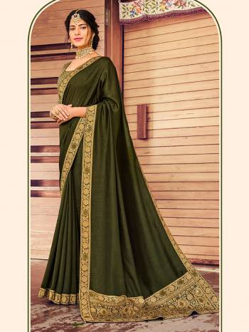 Adorn The Pretty Angelic Look Wearing This Heavy Designer Rich Pallu Saree In Dark Color Paired With Blouse. This Saree Is Fabricated On Vichitra Silk Paired With Art Silk Jacquard Fabricated Blouse. Its Pretty Color Pallete Will Give An Attractive Look To Your Personality. 