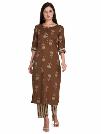 Looking This Readymade Long Kurti With Bottom In Fine Color Fabricated On Rayon Beautified With Designer Printed. It Is Light In Weight And Easy To Carry All Day Long. 