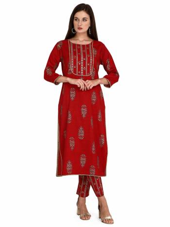 Looking This Readymade Long Kurti With Bottom In Fine Color Fabricated On Rayon Beautified With Designer Printed. It Is Light In Weight And Easy To Carry All Day Long. 