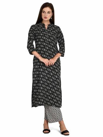 Looking This Readymade Long Kurti With Bottom In Fine Color Fabricated On Rayon Beautified With Designer Printed. It Is Light In Weight And Easy To Carry All Day Long. 