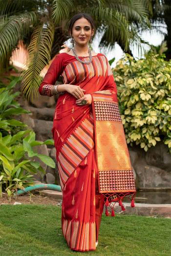 Garb This Designer Partywear Saree Are Fine Saree Paired With Blouse.This Saree And Blouse Are Tussar Silk Based Fabric With Wevon Designer Palu Border Work. Buy This Pretty Saree Now.