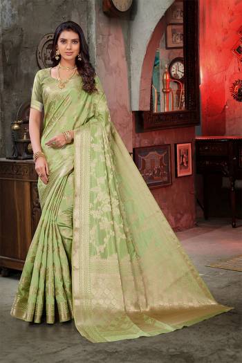 Attrective This Partywear Stylist Designer Fine Colour Saree Paired With Blouse.This Saree And Blouse Are Silk Fabric With Heavy Designer Weaving Jacquard Work. Buy This Pretty Saree Now.