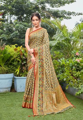 Attrective This Designer Saree Are Fine Saree Paired With Blouse.This Saree Are Banarasi Silk And Blouse Are Art Silk Based Fabric With Designer Wevon. Buy This Pretty Saree Now.