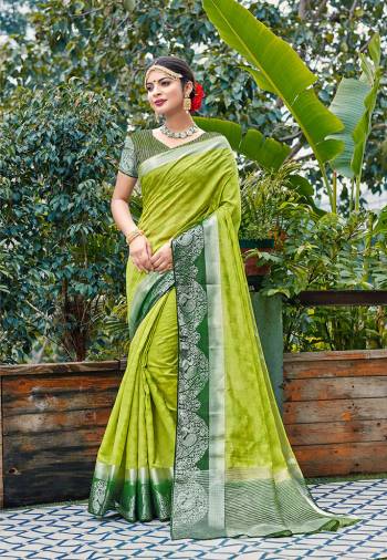 Attrective This Designer Saree Are Fine Color Paired With Blouse.This Saree And Blouse Are Banarasi Silk Based Fabric With Heavy Weaving Designer. Buy This Pretty Saree Now.