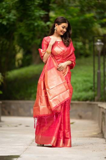 Classic Designer Saree Are Fine Saree Paired With Blouse.This Saree And Blouse Are Banarasi Silk Based Fabric With Heavy Wevon Designer Jari Rich Pallu Border. Buy This Pretty Saree Now.